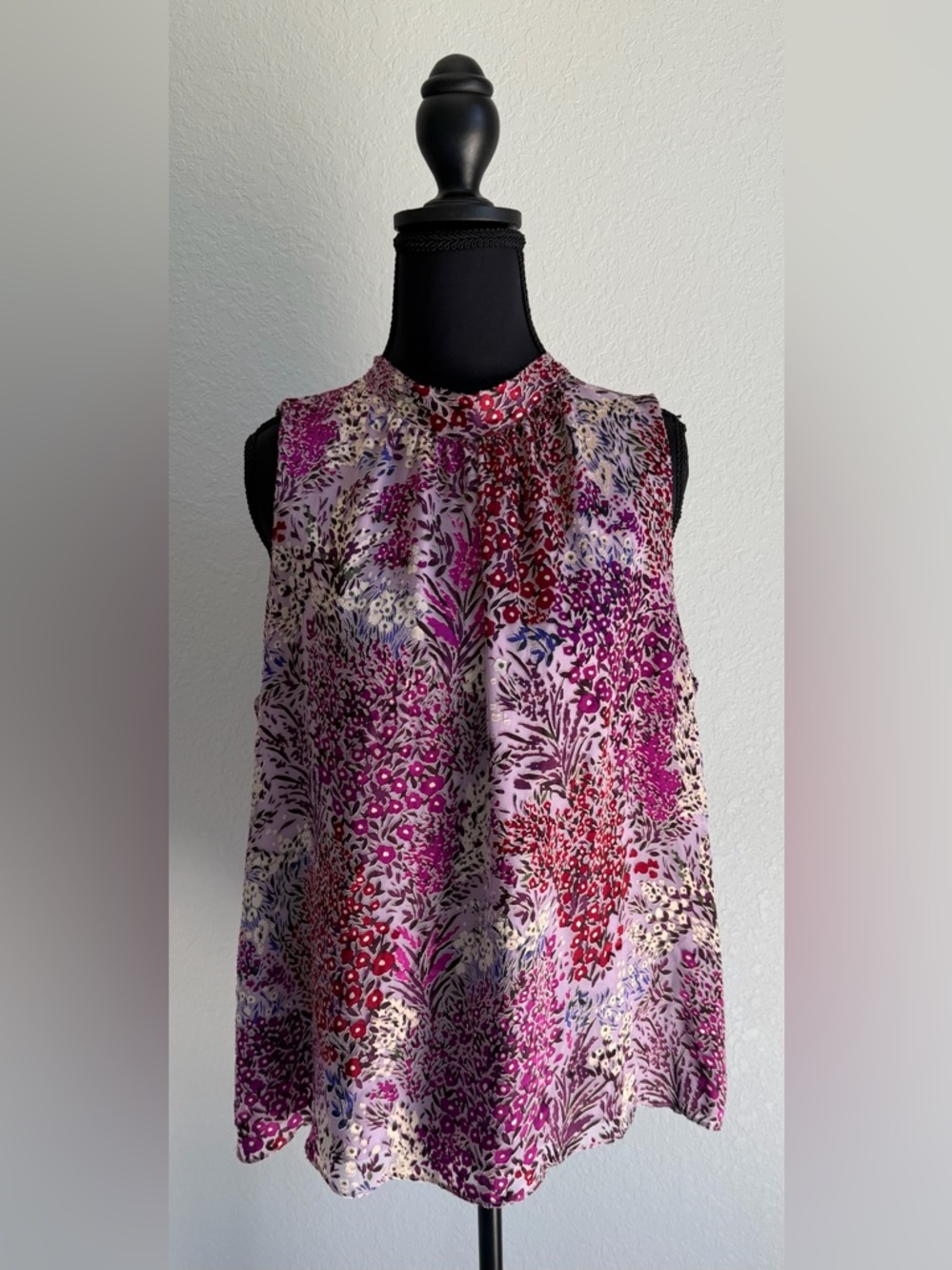 White House Black Market Sleeveless Floral Print Blouse - Pink/Magenta, Large